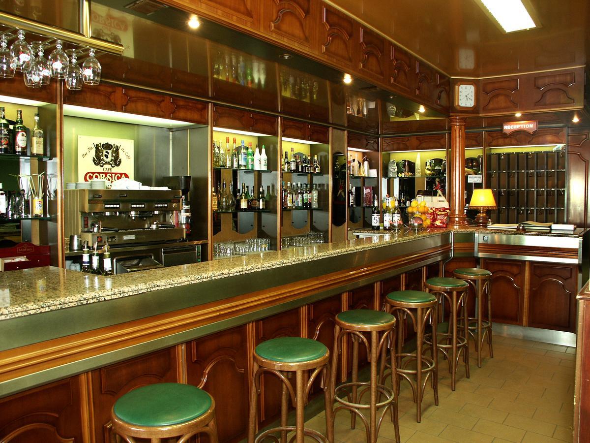 Hotel Le Dauphin Ajaccio  Bagian luar foto