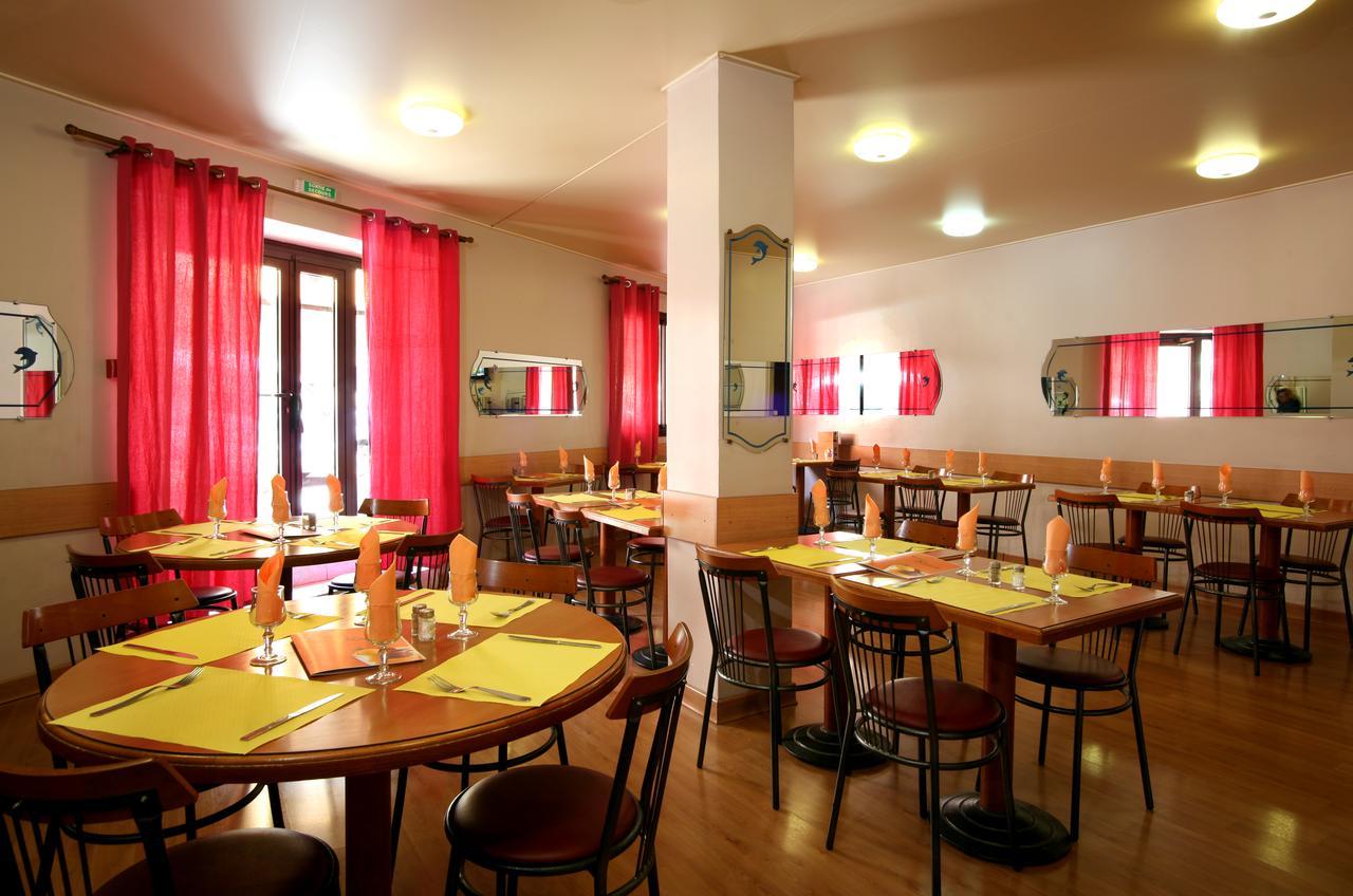 Hotel Le Dauphin Ajaccio  Bagian luar foto