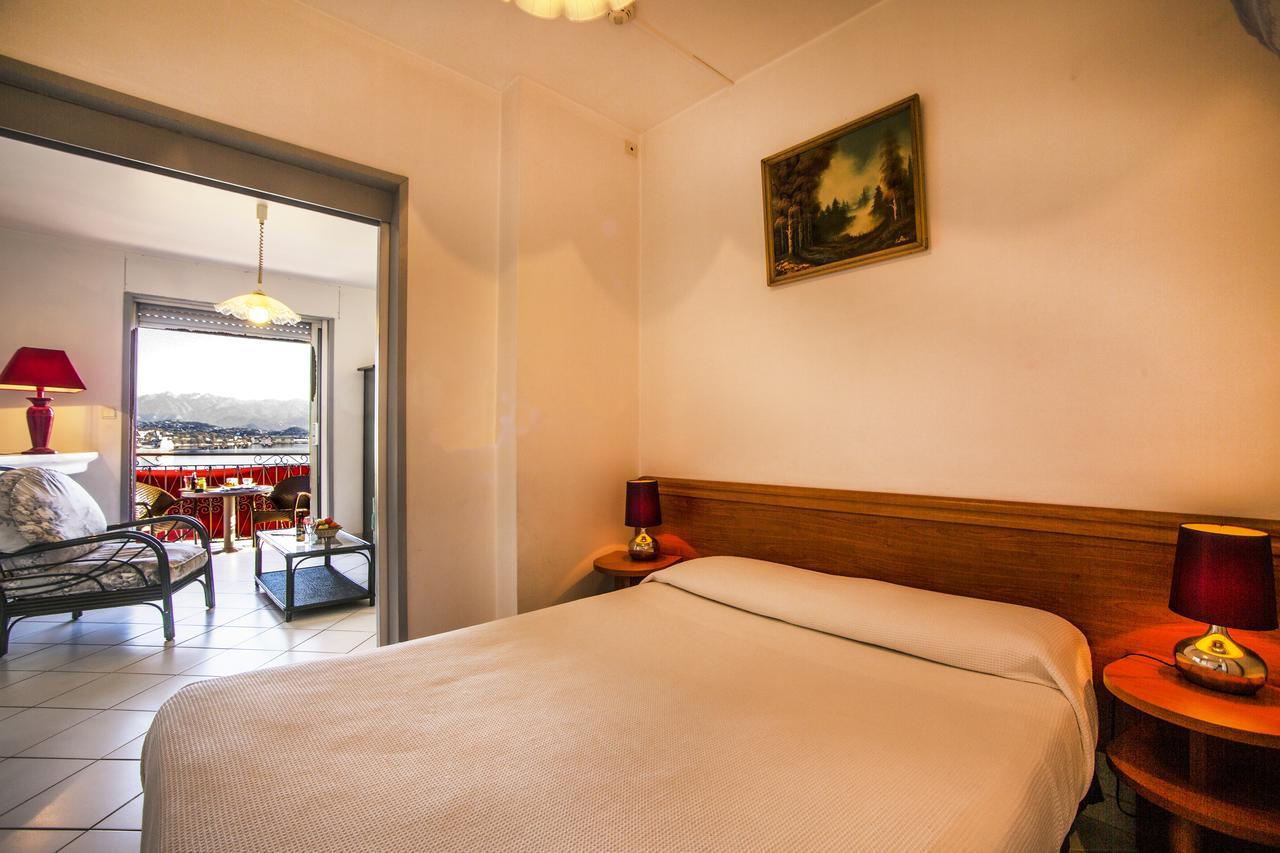 Hotel Le Dauphin Ajaccio  Bagian luar foto