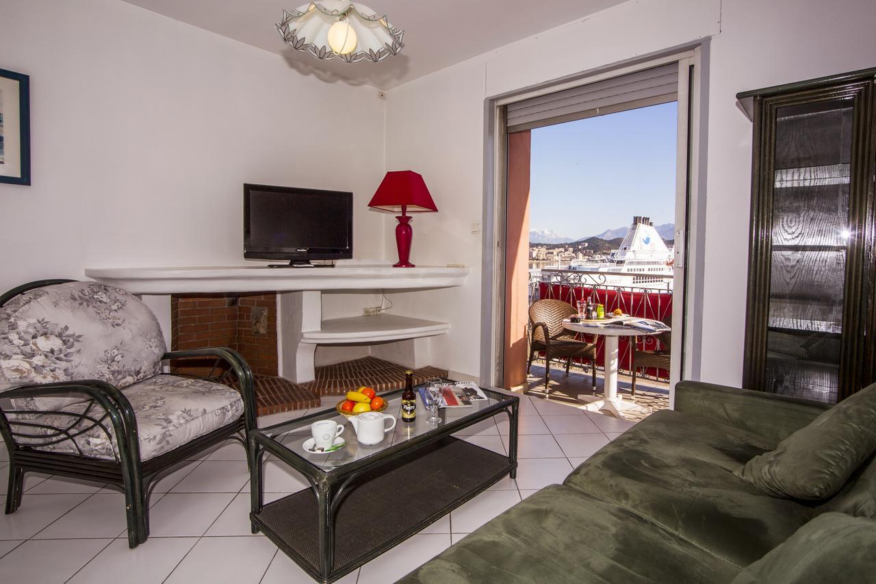 Hotel Le Dauphin Ajaccio  Bagian luar foto