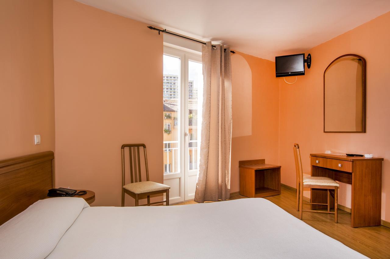 Hotel Le Dauphin Ajaccio  Bagian luar foto