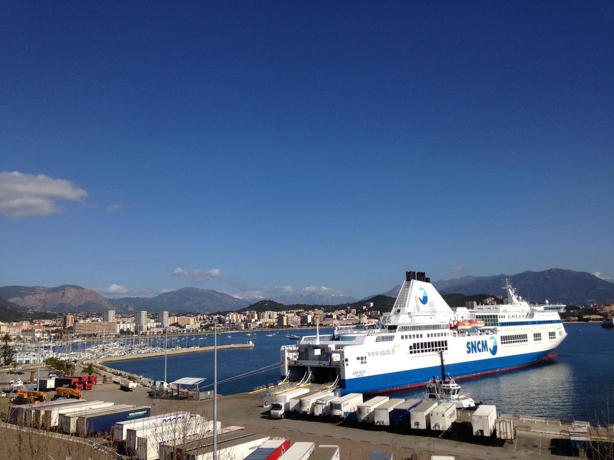 Hotel Le Dauphin Ajaccio  Bagian luar foto