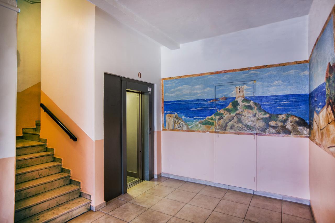 Hotel Le Dauphin Ajaccio  Bagian luar foto